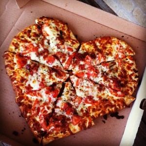 heart-shaped-pizza